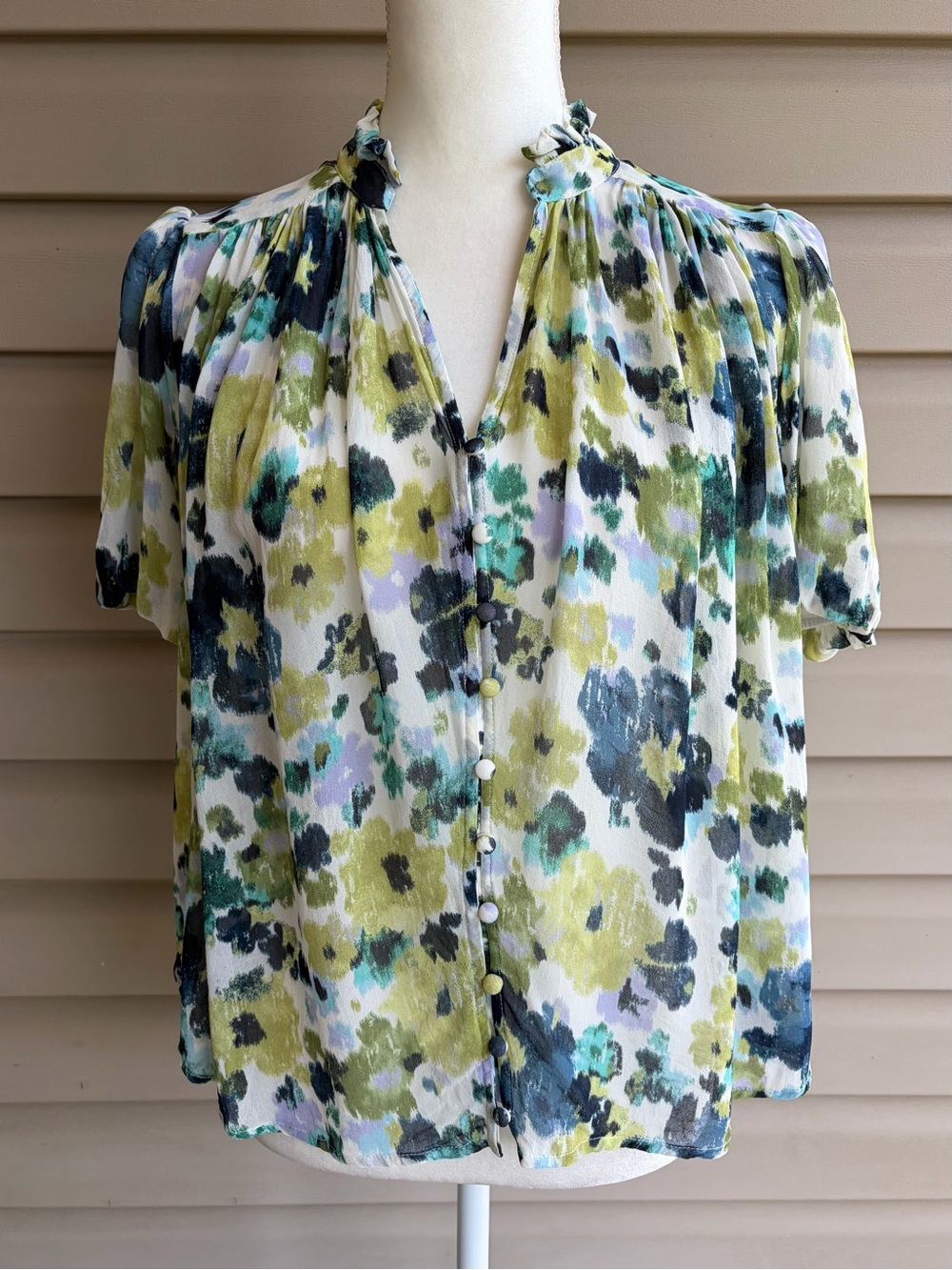 โขAnthropologieโข Floral Ruffle Neck Button Front Boho Blouse - Size Small